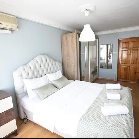 2br - 1lr Seaview Family Flat 10 Min Walk To Center اسطنبول