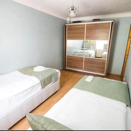 2br - 1lr Seaview Family Flat 10 Min Walk To Center Apartment *