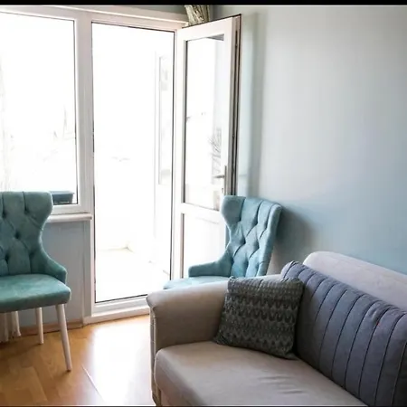 2br - 1lr Seaview Family Flat 10 Min Walk To Center Istanbul