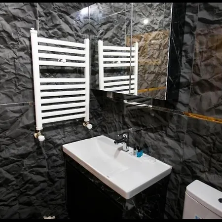 2br - 1lr Seaview Family Flat 10 Min Walk To Center Istanboel
