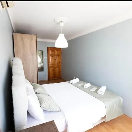 2br - 1lr Seaview Family Flat 10 Min Walk To Center * Istambul