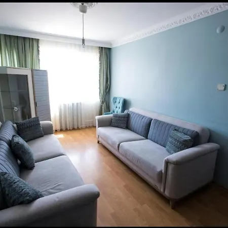 2br - 1lr Seaview Family Flat 10 Min Walk To Center Appartement Istanboel